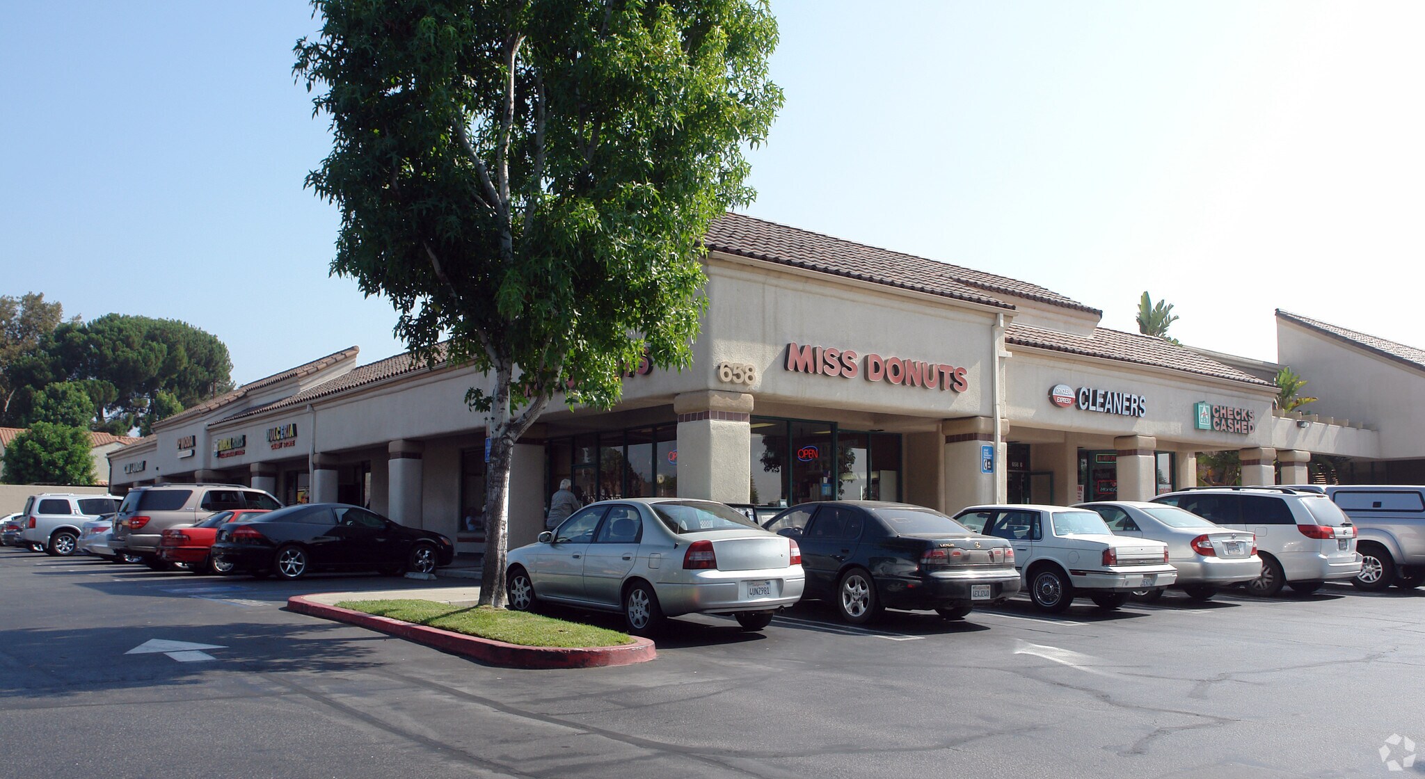 658 W Holt Blvd, Ontario, CA to rent Primary Photo- Image 1 of 3