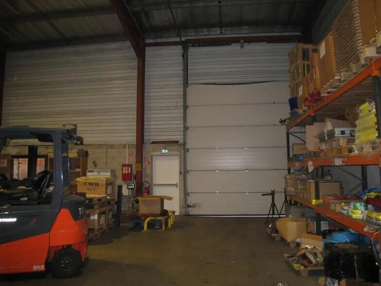 Industrial in Gémenos to rent - Building Photo - Image 2 of 7