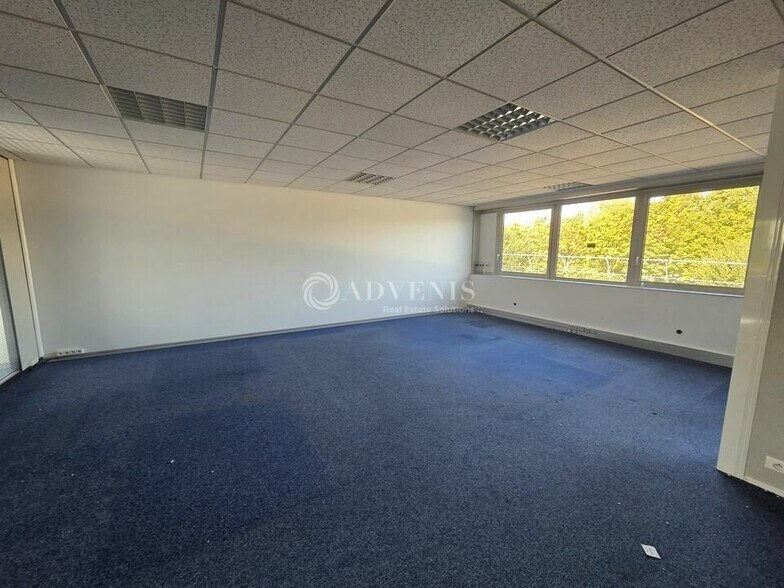 Office in Mitry Mory to rent - Interior Photo - Image 2 of 7