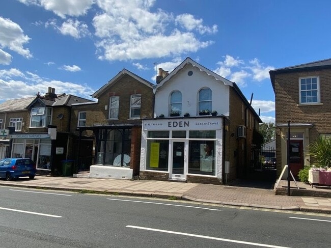 More details for 122 Oatlands Dr, Weybridge - Retail to Rent