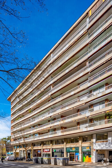 Build-to-Rent in Barcelona, Barcelona for sale - Primary Photo - Image 1 of 7