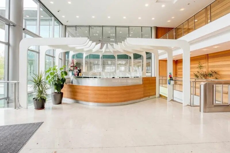 Office in Roissy-en-France to rent - Building Photo - Image 3 of 12