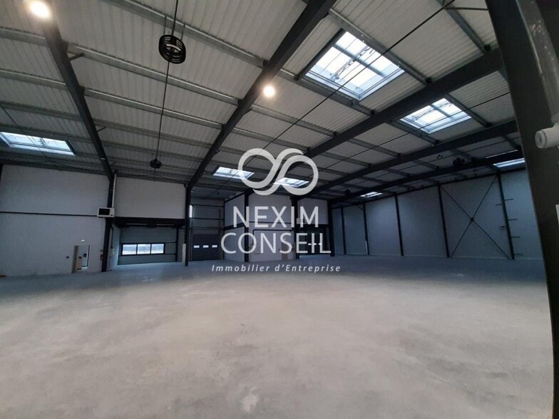 Industrial in Gennevilliers to rent - Interior Photo - Image 1 of 3