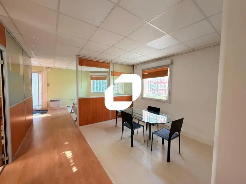 Location Bureaux 100 m² - Photo 1