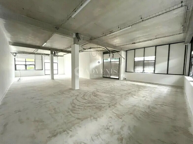 Light Industrial in Sucy-en-Brie to rent - Interior Photo - Image 2 of 8