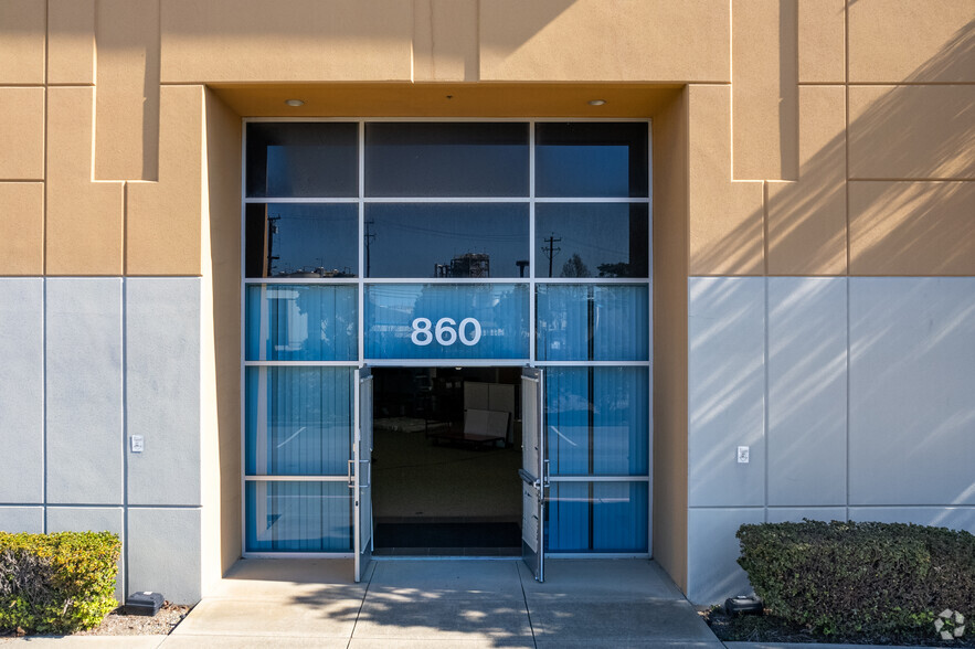 860 Harbour Way S, Richmond, CA for sale - Building Photo - Image 1 of 1