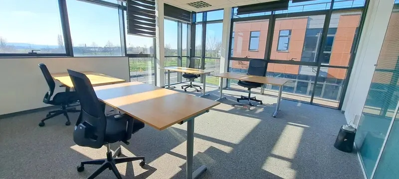 Office in Noisy-le-Roi to rent Building Photo- Image 1 of 23