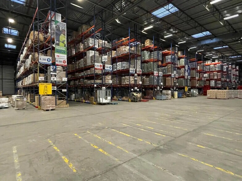 Light Industrial in Fretin to rent - Building Photo - Image 3 of 9