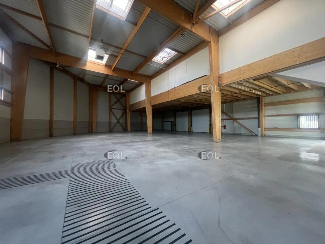 Light Industrial in Romainville to rent Building Photo- Image 1 of 8