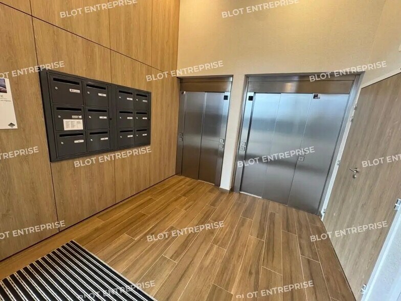 Office in Rezé to rent - Building Photo - Image 2 of 12