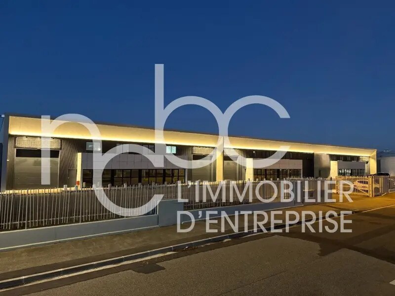 Light Industrial in Vaulx-en-Velin to rent Building Photo- Image 1 of 13