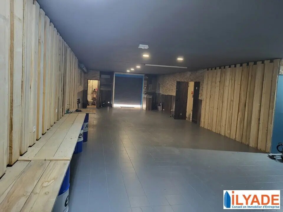 Location Commerce 165 m² - Photo 1