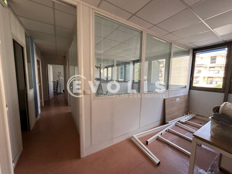 Office in Bourg-la-Reine to rent - Interior Photo - Image 3 of 7