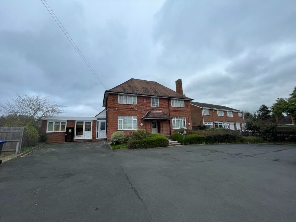 21 Station Rd, Studley to rent Primary Photo- Image 1 of 7
