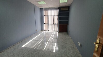 Office in Fuenlabrada, Madrid to rent Interior Photo- Image 1 of 4