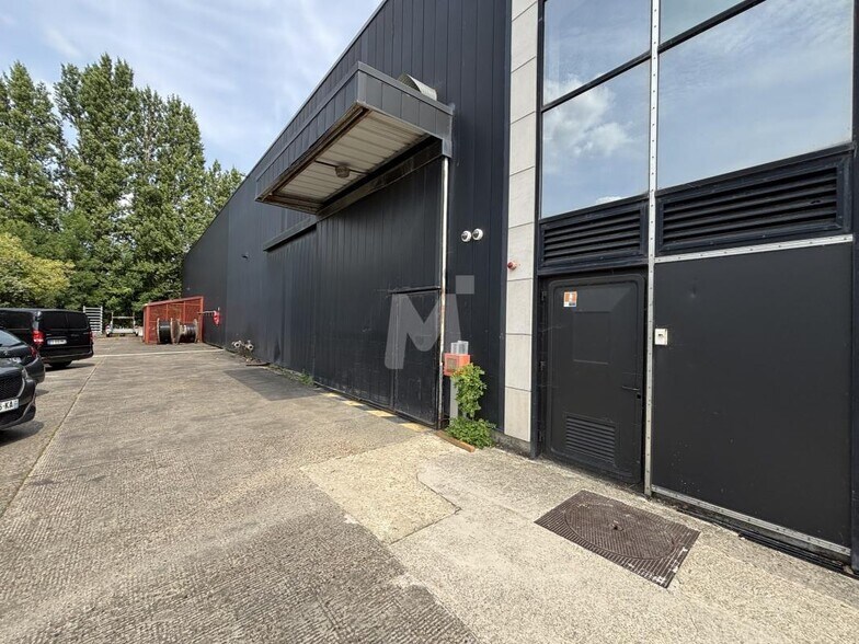 Light Industrial in Palaiseau to rent - Building Photo - Image 2 of 14