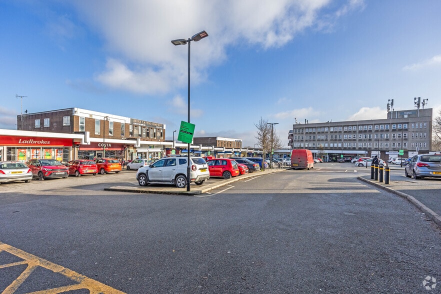 Bramley Centre, Leeds to rent - Building Photo - Image 3 of 4