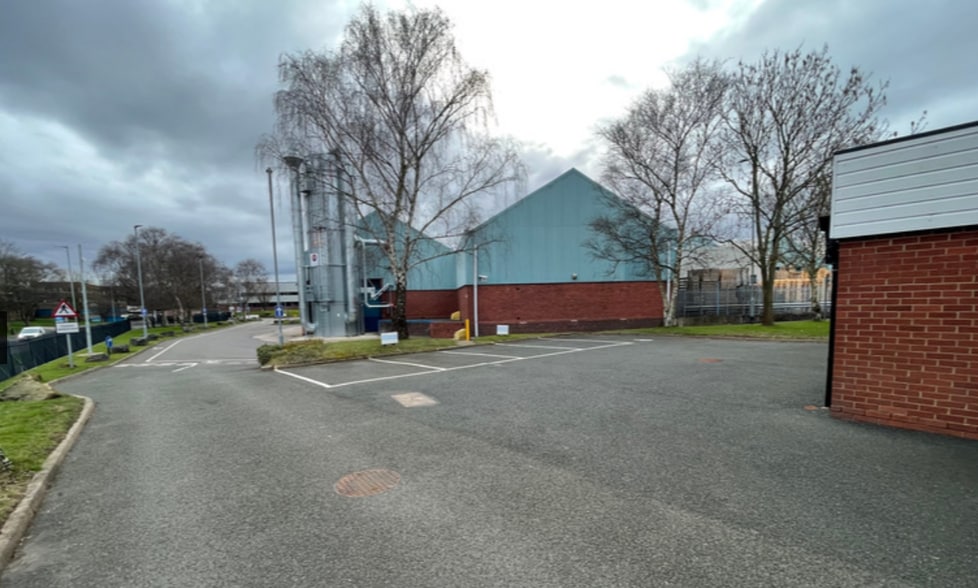 Woden Rd W, Wednesbury to rent - Building Photo - Image 3 of 3