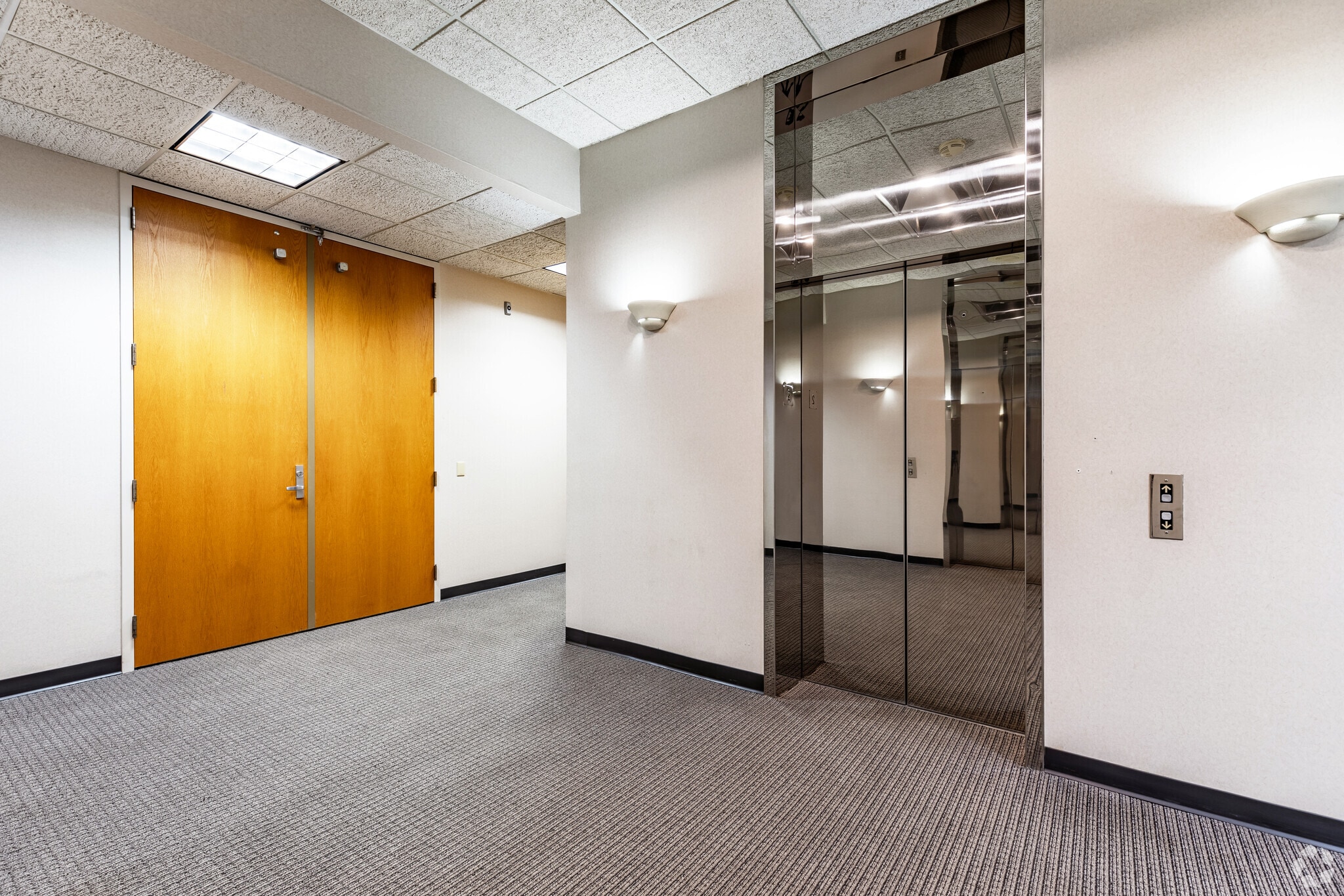 9500 Koger Blvd N, Saint Petersburg, FL to rent Interior Photo- Image 1 of 3