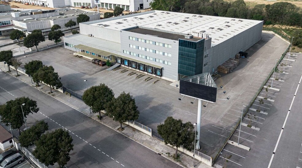 Industrial in Granollers, Barcelona to rent - Building Photo - Image 3 of 6