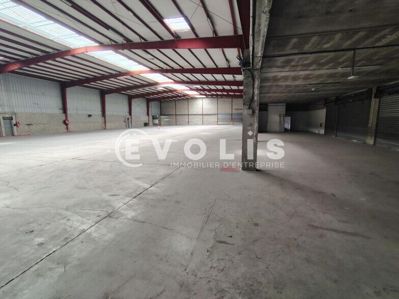 Industrial in Sucy En Brie to rent - Interior Photo - Image 3 of 14