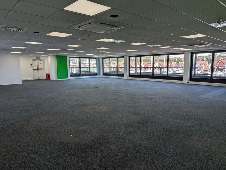 Marine Keep, Portsmouth to rent - Interior Photo - Image 3 of 36