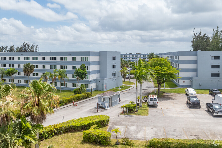 14840 Naranja Lakes Blvd, Homestead, FL for sale - Primary Photo - Image 1 of 1