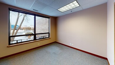 3115 N Wilke Rd, Arlington Heights, IL for rent Interior Photo- Image 1 of 2