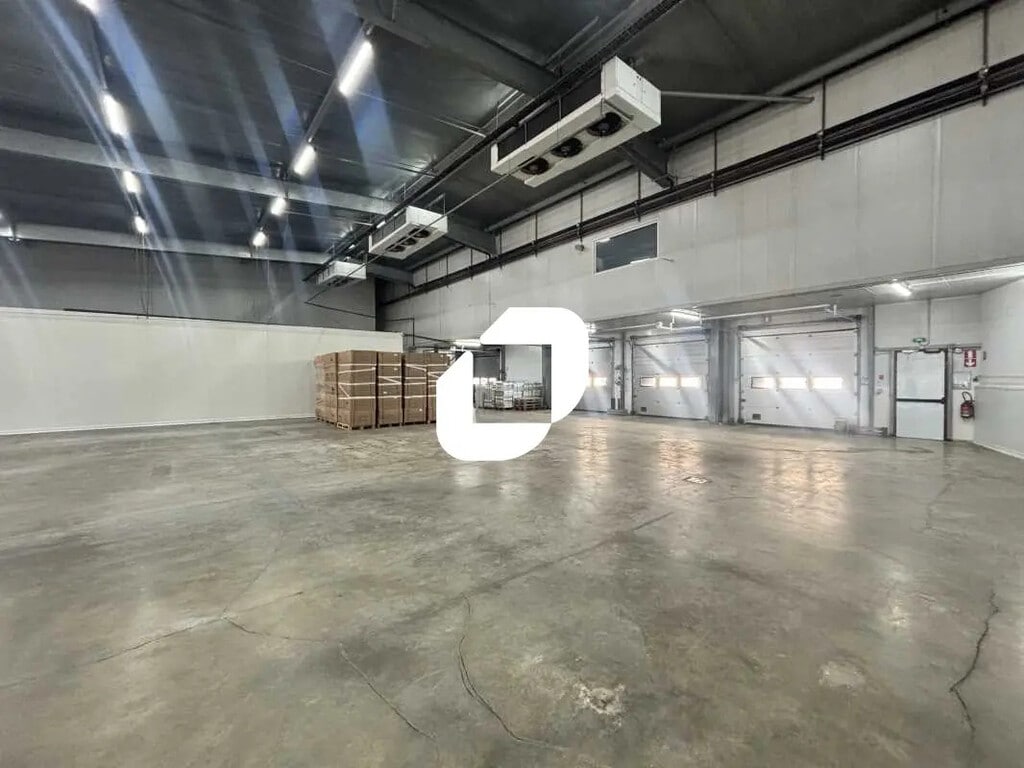 Location Entrepôt 1 500 m² - Photo 1