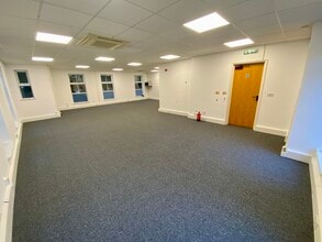 Vimy Rd, Leighton Buzzard to rent Interior Photo- Image 1 of 2