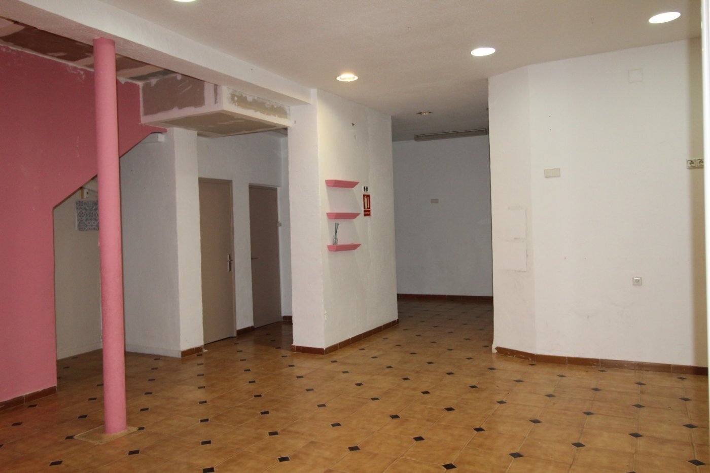Retail in Callosa de Segura, Alicante to rent Interior Photo- Image 1 of 5
