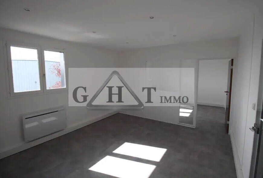 Industrial in Moissy-Cramayel to rent - Interior Photo - Image 3 of 3