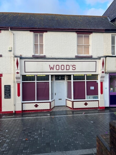 2 Sea View Rd, Colwyn Bay for sale - Primary Photo - Image 1 of 1