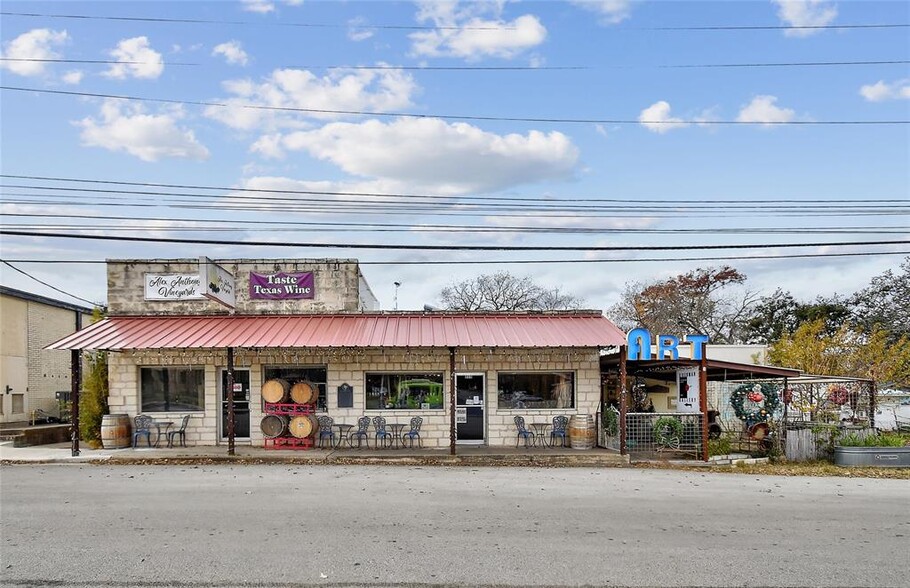 213 Nugent Ave, Johnson City, TX for sale - Primary Photo - Image 1 of 33