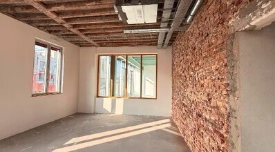 Light Industrial in Malakoff to rent Interior Photo- Image 2 of 3