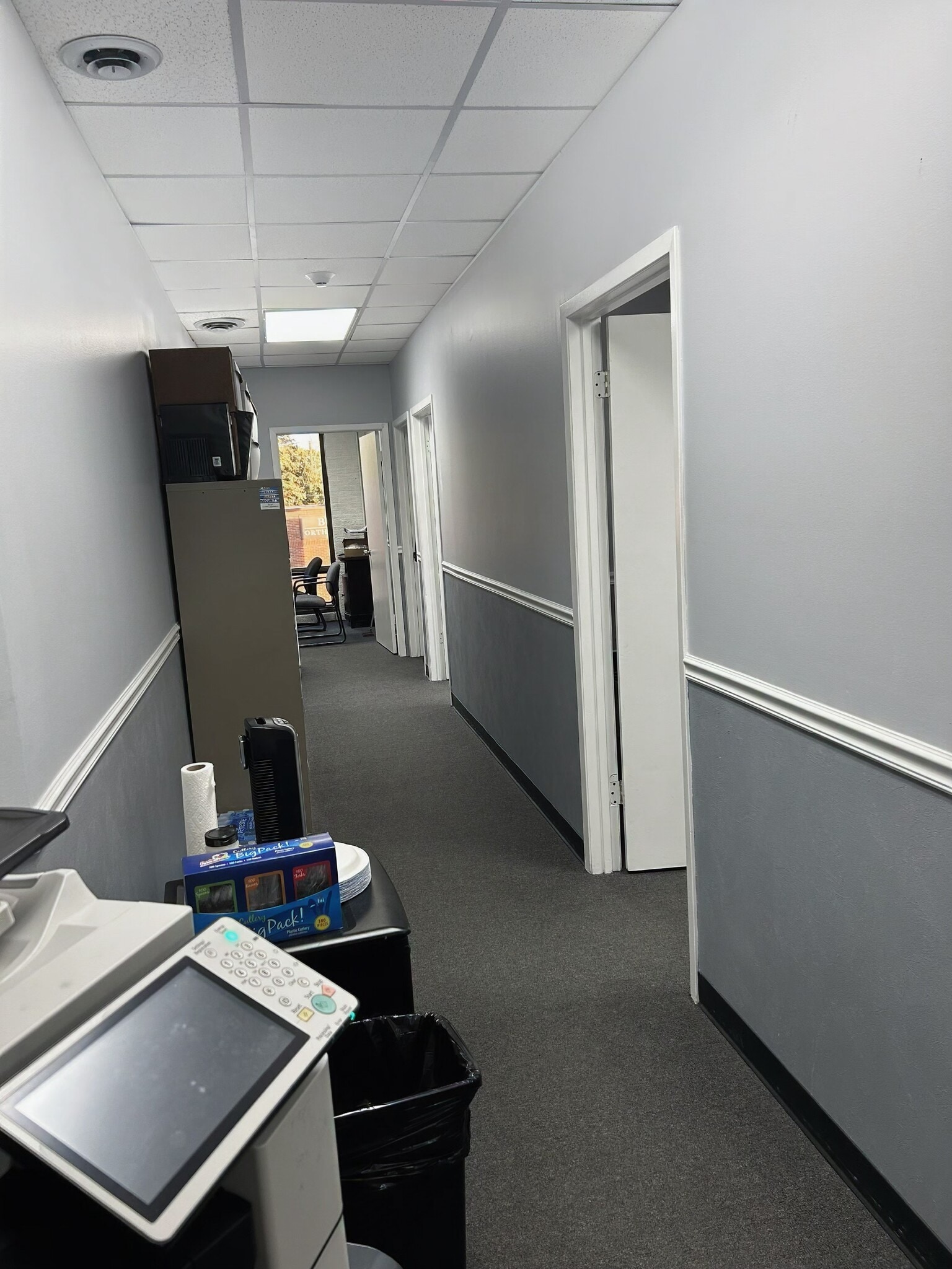 4550 W 103rd St, Oak Lawn, IL to rent Interior Photo- Image 1 of 8