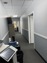 4550 W 103rd St, Oak Lawn, IL to rent Interior Photo- Image 1 of 8