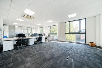57 Putney Bridge Rd, London to rent Interior Photo- Image 2 of 5