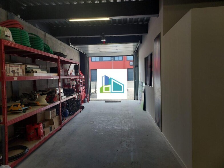 Industrial in La Garde to rent - Interior Photo - Image 2 of 6