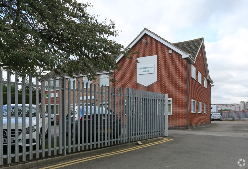 Brunel Dr, Newark to rent - Primary Photo - Image 1 of 3