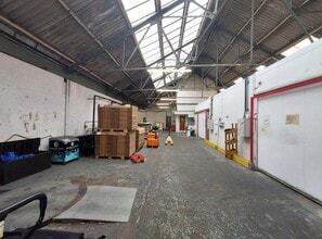 Bridge Rd, Camberley to rent Interior Photo- Image 1 of 2