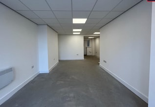 41 St Helens Rd, Leigh to rent Interior Photo- Image 2 of 2