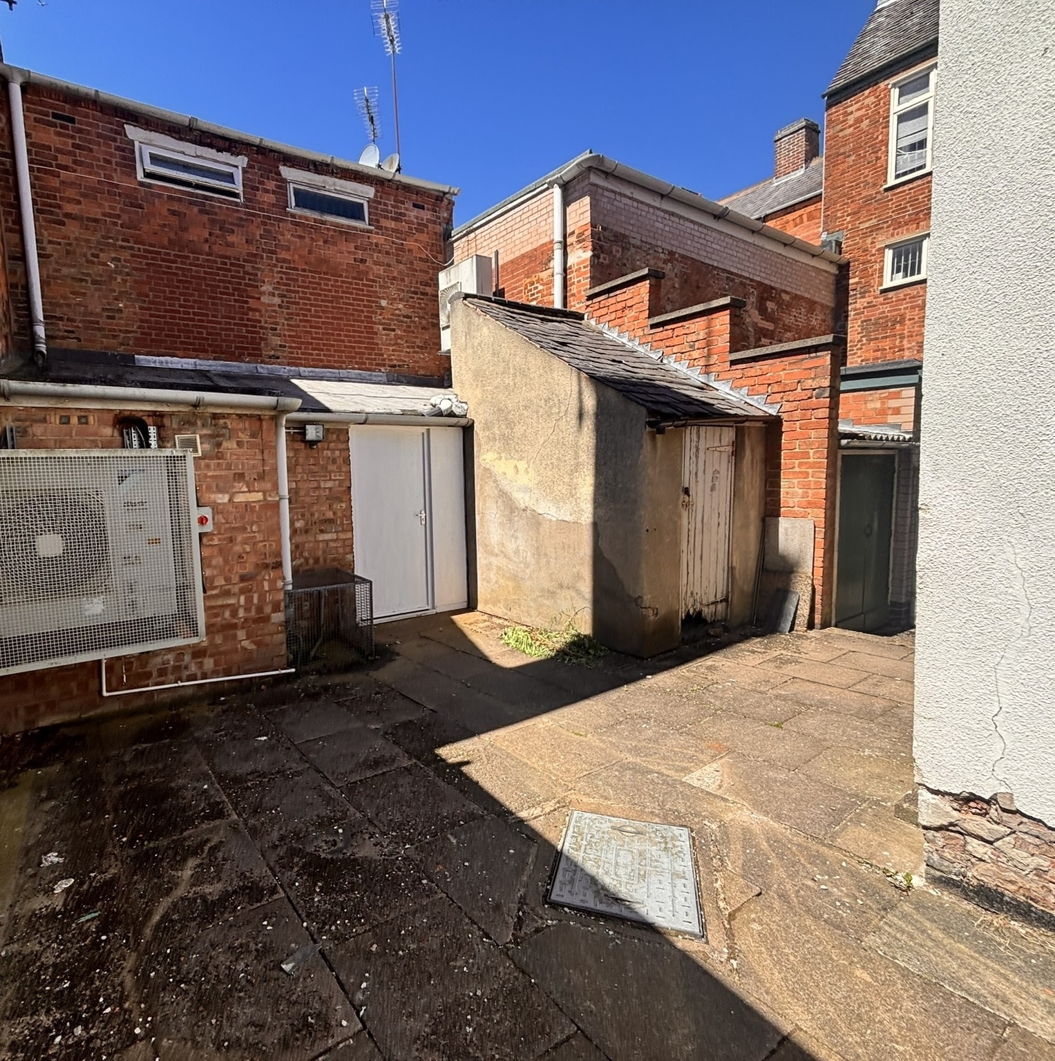 33 Castle St, Hinckley to rent Building Photo- Image 1 of 7