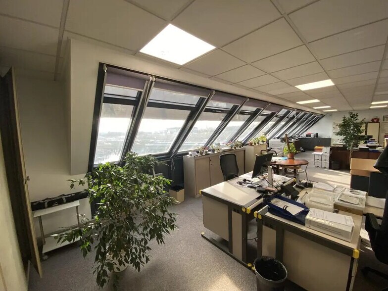 Light Industrial in Pantin to rent - Building Photo - Image 3 of 5