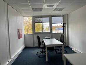 Light Industrial in Trappes for sale Interior Photo- Image 1 of 4