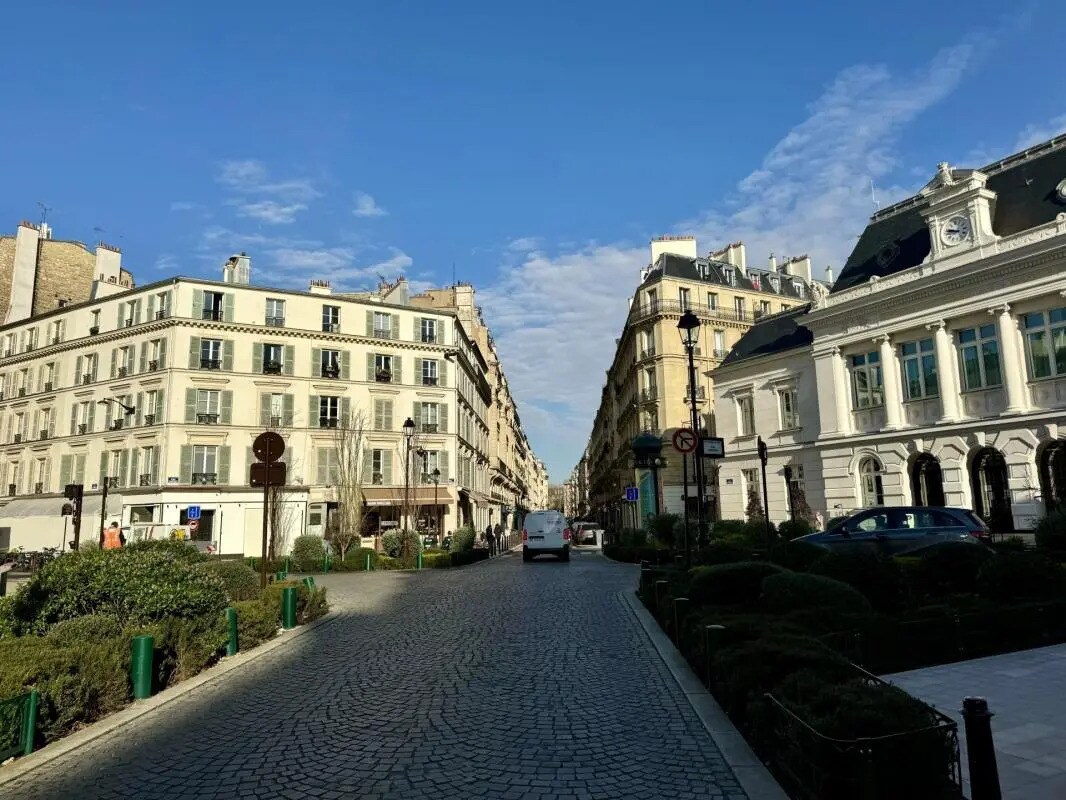 Office in Neuilly-sur-Seine to rent Building Photo- Image 1 of 13