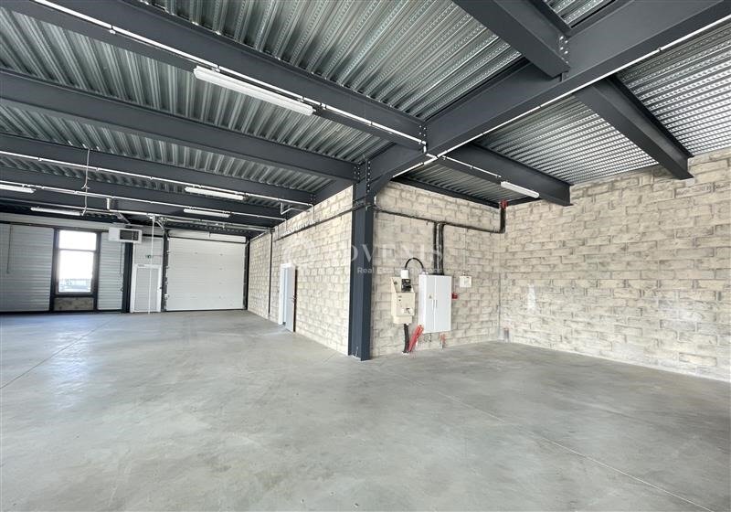 Light Industrial in Tremblay En France for sale - Interior Photo - Image 2 of 10