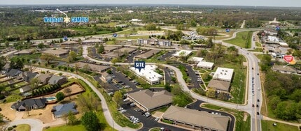 1005 Beau Terre Dr, Bentonville, AR to rent Interior Photo- Image 2 of 9