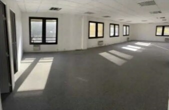 Office in Vénissieux to rent Interior Photo- Image 2 of 10