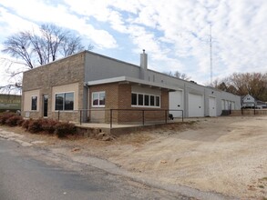 1107 S Grand Ave, Charles City, IA for sale Primary Photo- Image 1 of 1